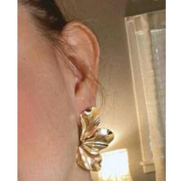 Anthropologie Molten Minimalist Asymetrical Floral Gold Earrings - Picture 5 of 5
